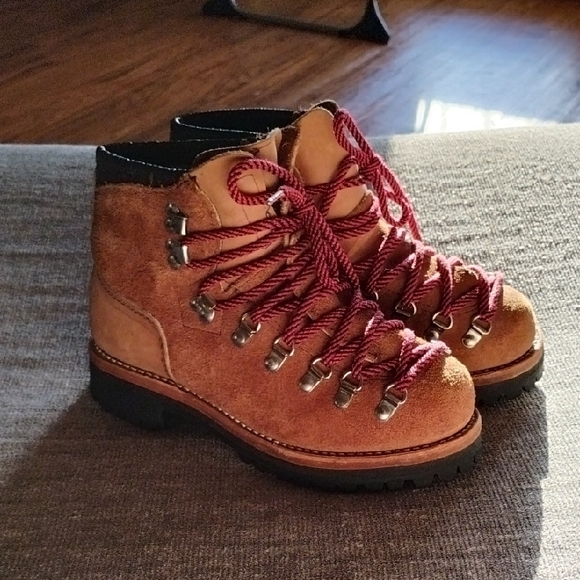 Dexter Tan Lace-Up Boots with Red Laces - Picture 3 of 4
